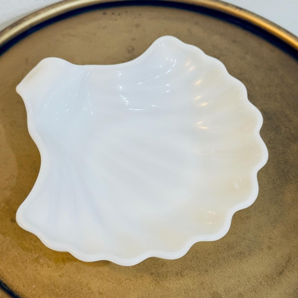 Vintage Milk Glass Scallop Shell Trinket Dish Coastal Ribbed Jewelry Bowl White